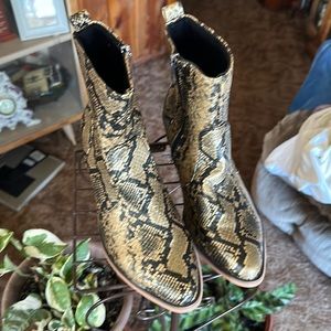 💜💜 FAUX SNAKESKIN 🐍 Ladies ZipUp Booties Wooden Heel Size 38